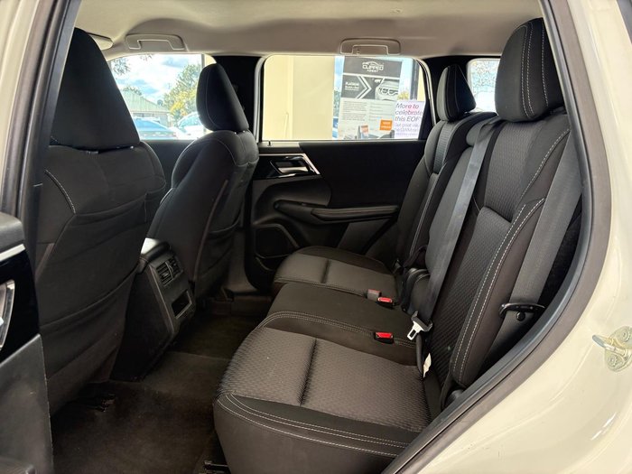 2023 Mitsubishi Outlander ES