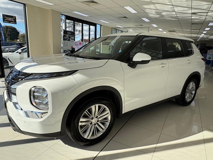 2023 Mitsubishi Outlander ES