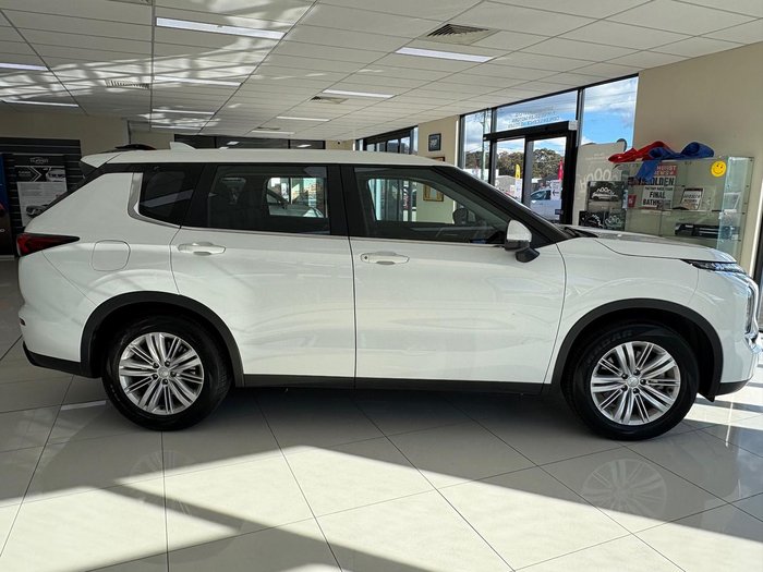 2023 Mitsubishi Outlander ES