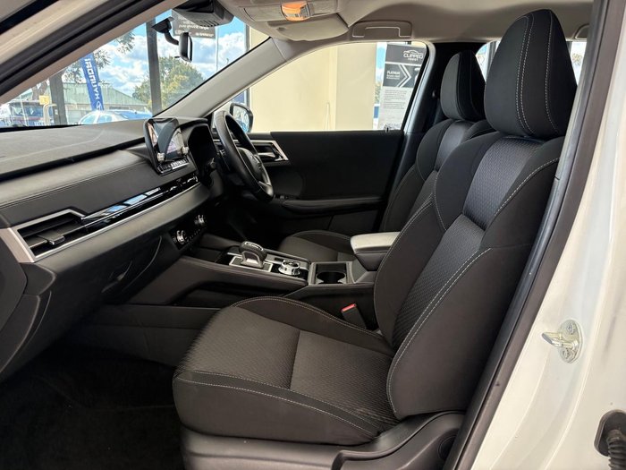 2023 Mitsubishi Outlander ES