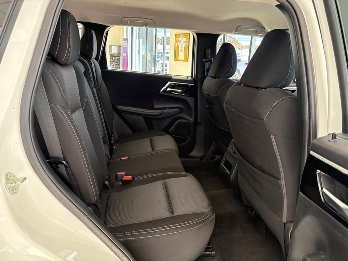 2023 Mitsubishi Outlander ES