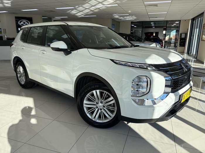 2023 Mitsubishi Outlander ES