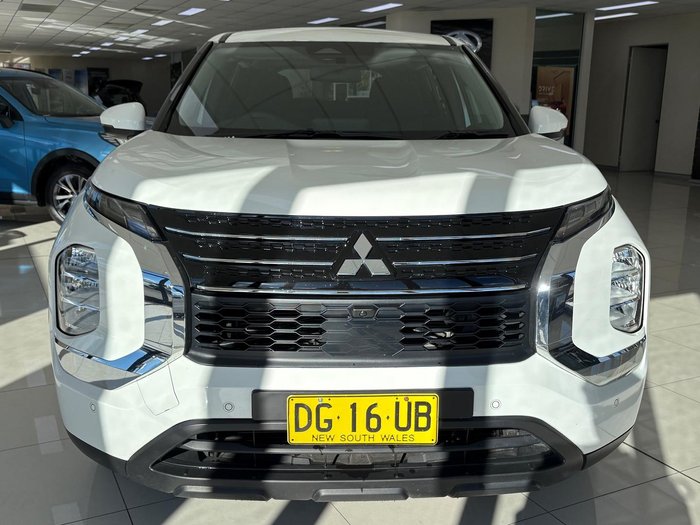 2023 Mitsubishi Outlander ES