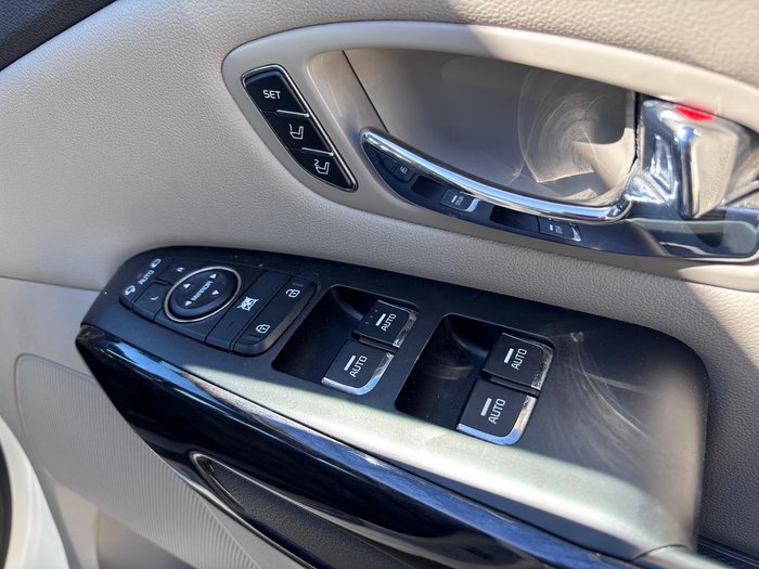 2015 Kia Carnival Platinum