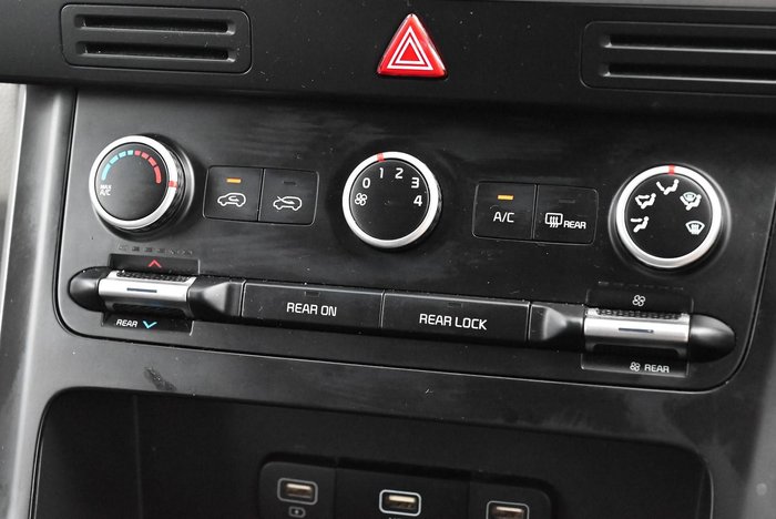 2022 Kia Carnival S