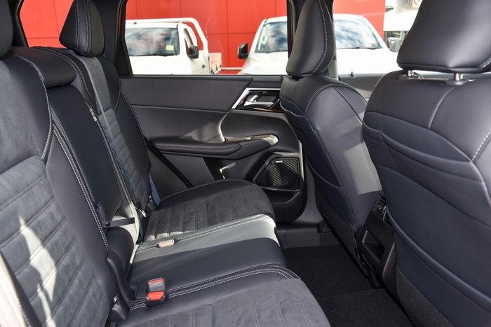 2025 Mitsubishi Outlander Aspire