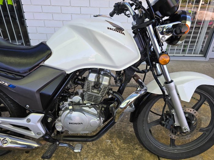 2016 HONDA CB125E White