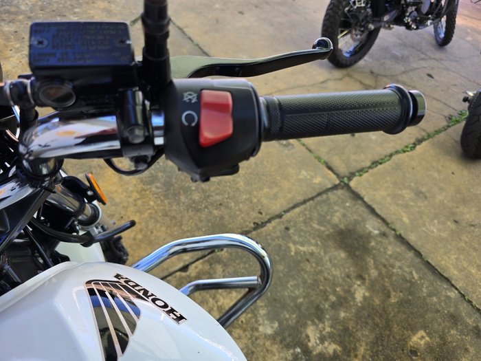 2016 HONDA CB125E White