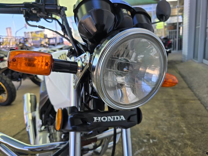 2016 HONDA CB125E White