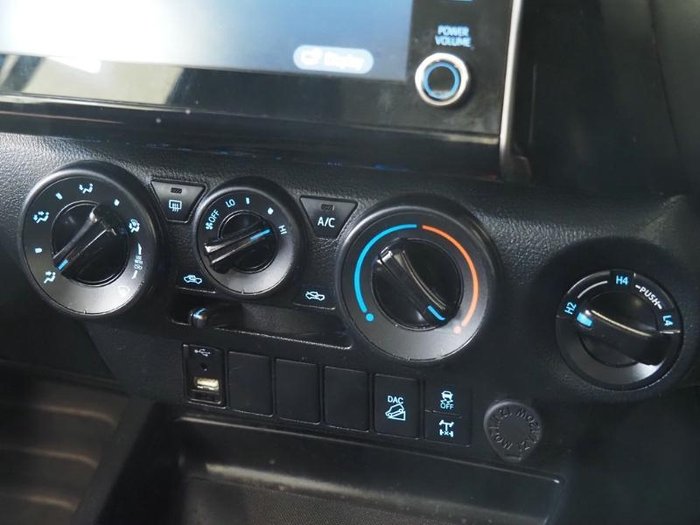 2021 Toyota Hilux SR