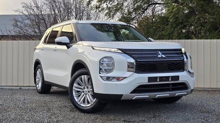 2022 Mitsubishi Outlander LS