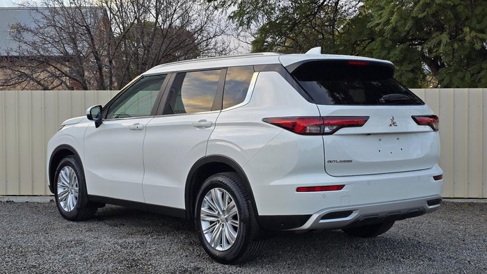 2022 Mitsubishi Outlander LS