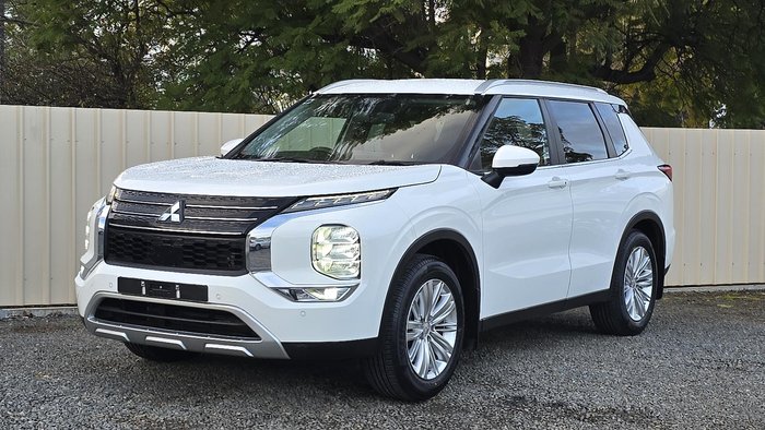 2022 Mitsubishi Outlander LS