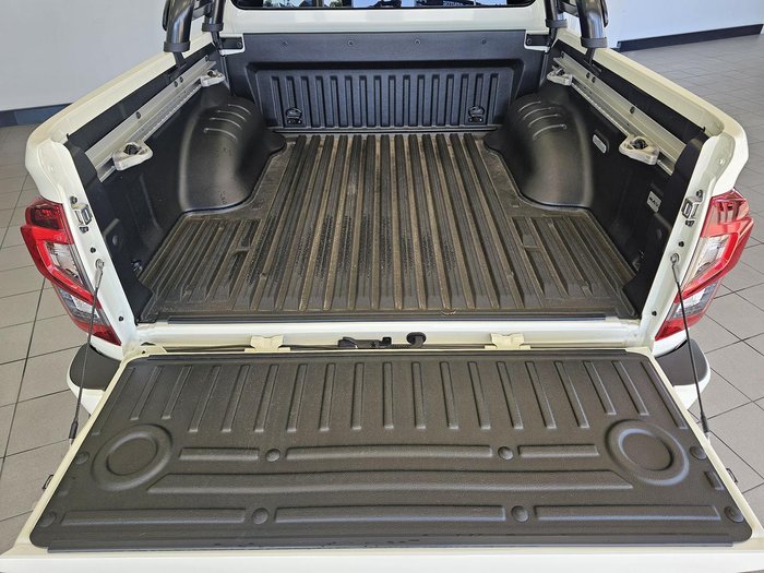 2023 Nissan Navara PRO-4X Warrior D23 MY23 4X4 Dual Range White Pearl