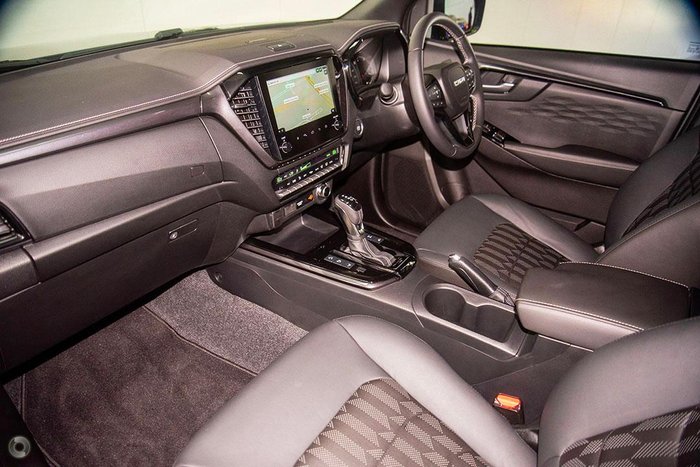 2025 Isuzu D-MAX BLADE