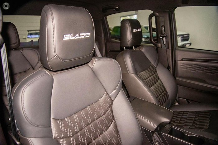 2025 Isuzu D-MAX BLADE