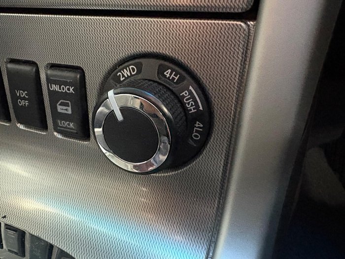 2013 Nissan Navara ST-X 550 D40 Series 5 4X4 Dual Range Silver Lightning