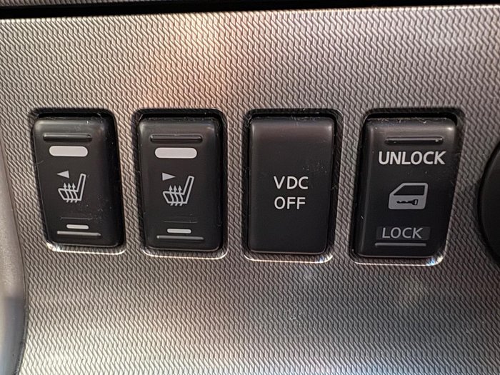 2013 Nissan Navara ST-X 550 D40 Series 5 4X4 Dual Range Silver Lightning