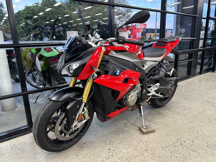 2016 BMW Motorrad S 1000 R RED