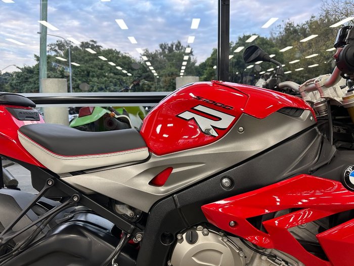 2016 BMW Motorrad S 1000 R RED