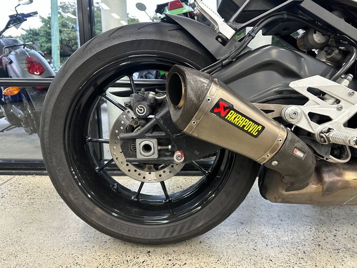 2016 BMW Motorrad S 1000 R RED