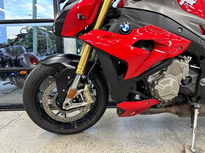 2016 BMW Motorrad S 1000 R RED