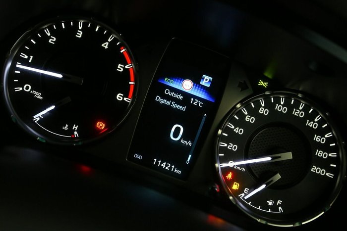 2024 Toyota Hilux SR5 48V