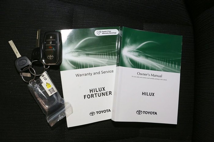 2024 Toyota Hilux SR5 48V