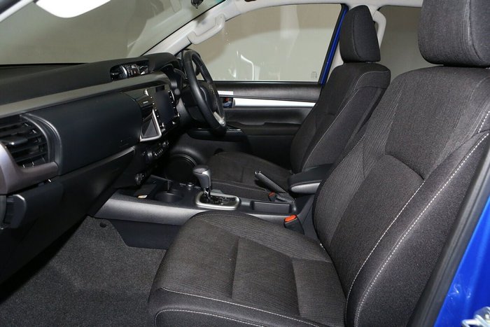 2024 Toyota Hilux SR5 48V