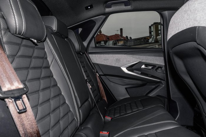 2024 Peugeot 3008 GT Premium Hybrid P64 MY25 Okenite White