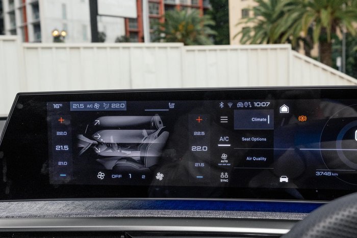 2024 Peugeot 3008 GT Premium Hybrid P64 MY25 Okenite White