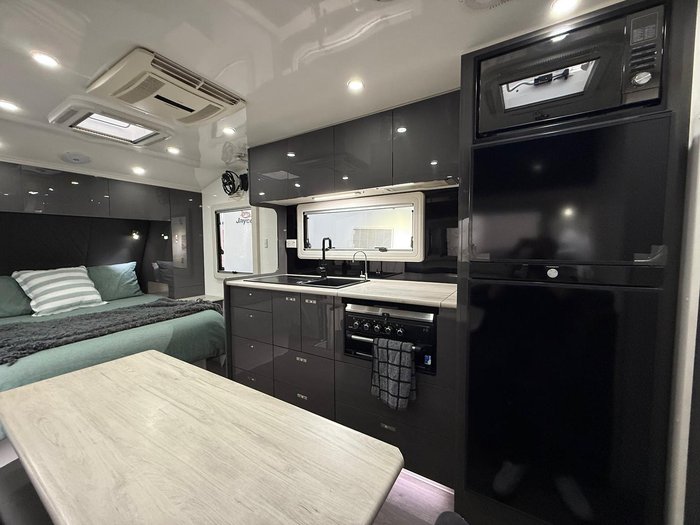 2021 Urban Caravans Xterrain 21 Family Bunk