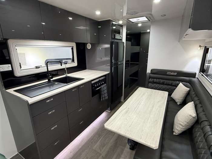 2021 Urban Caravans Xterrain 21 Family Bunk