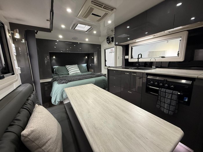 2021 Urban Caravans Xterrain 21 Family Bunk