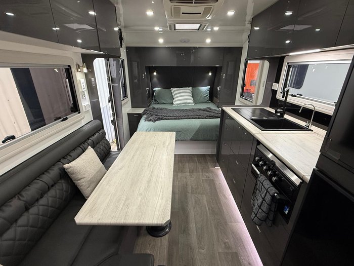 2021 Urban Caravans Xterrain 21 Family Bunk