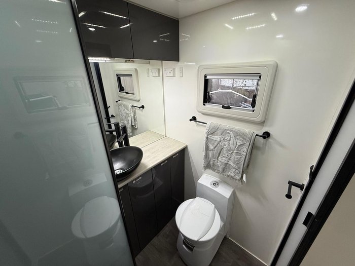 2021 Urban Caravans Xterrain 21 Family Bunk