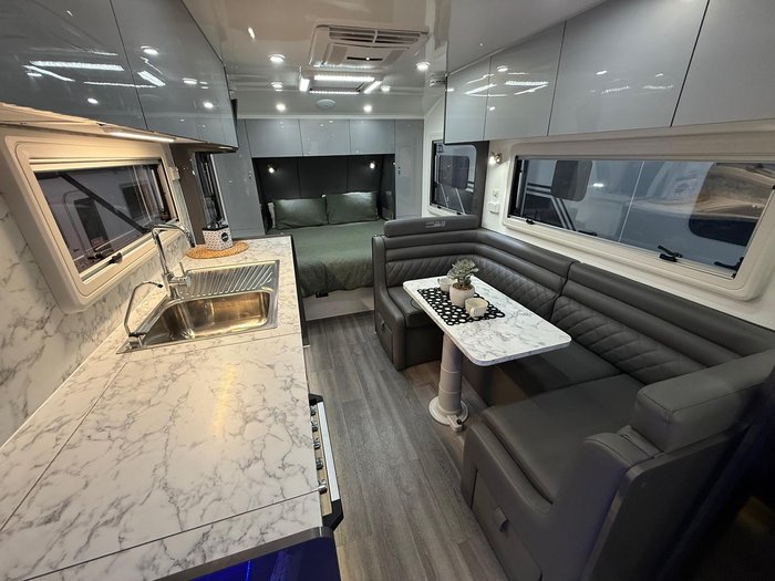 2023 Urban Caravans Xterrain 20 Club Lounge