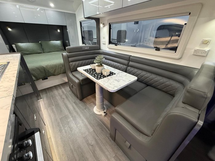 2023 Urban Caravans Xterrain 20 Club Lounge
