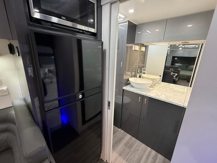 2023 Urban Caravans Xterrain 20 Club Lounge