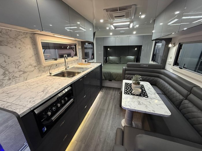 2023 Urban Caravans Xterrain 20 Club Lounge
