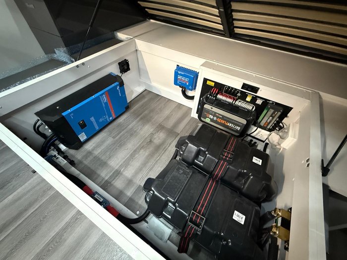 2023 Urban Caravans Xterrain 20 Club Lounge