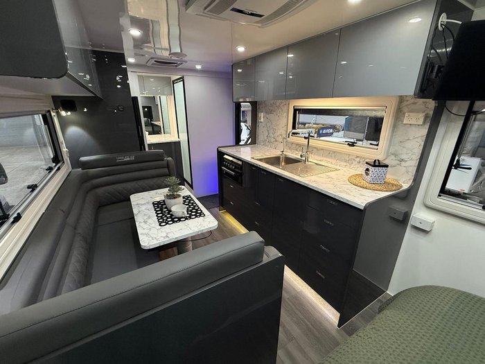 2023 Urban Caravans Xterrain 20 Club Lounge