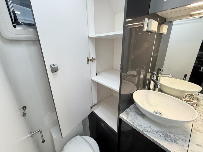 2023 Urban Caravans Xterrain 20 Club Lounge