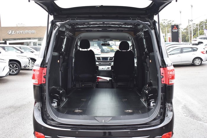 2022 LDV G10 + SV7C Obsidian Black