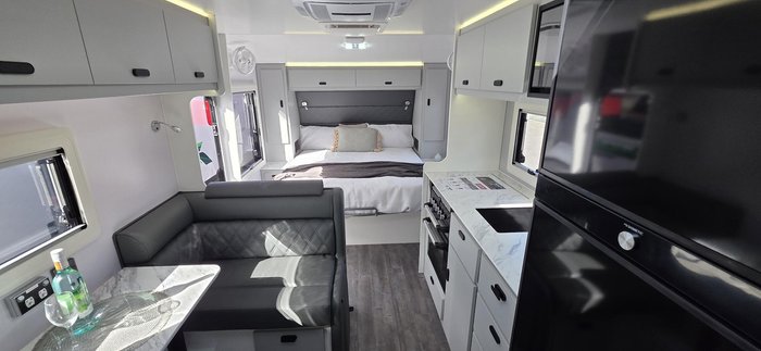 2025 JB Caravans Gator X 17'10 Front Door Full Off Road