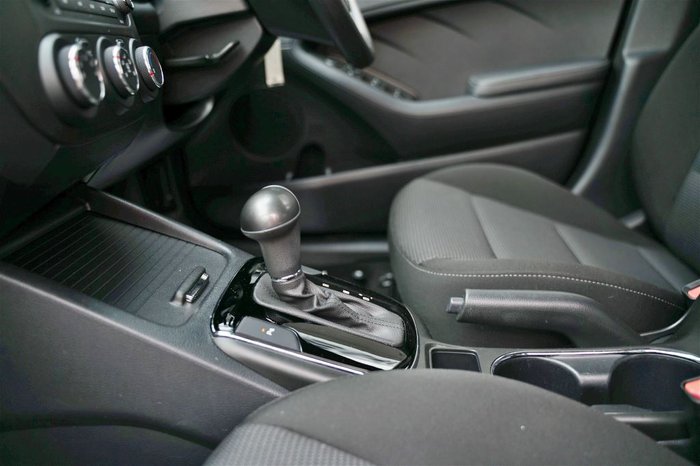 2017 KIA CERATO S