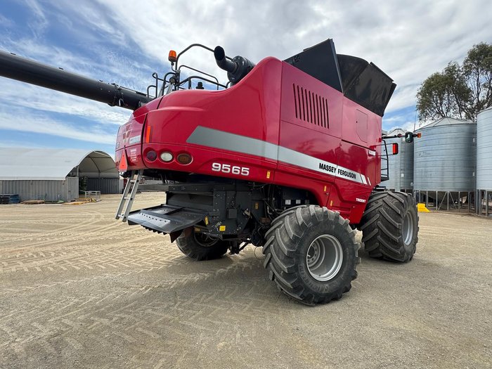 2016 Massey Ferguson 9565 Red