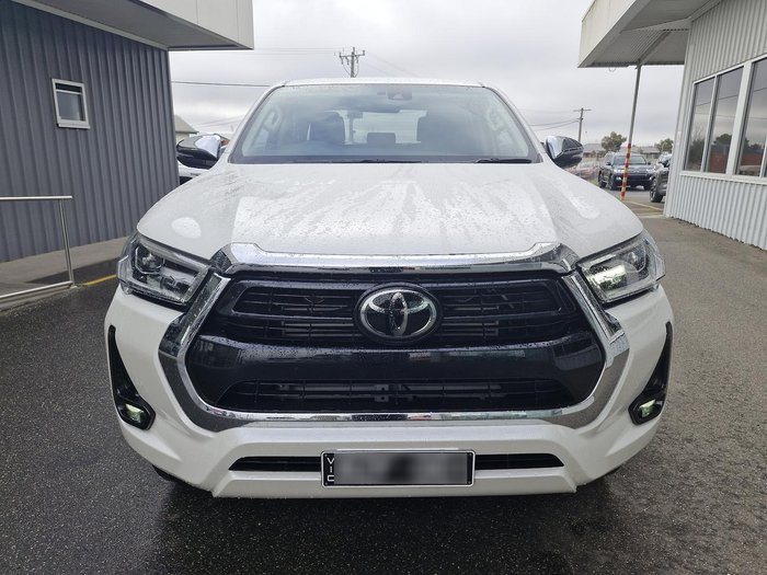 2022 Toyota Hilux SR5