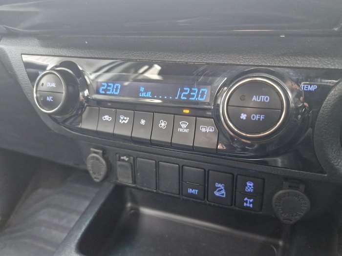 2022 Toyota Hilux SR5