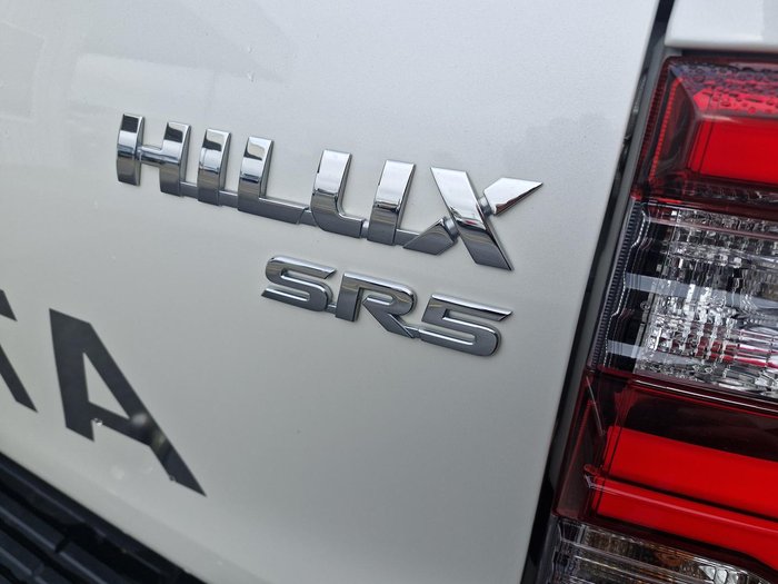 2022 Toyota Hilux SR5